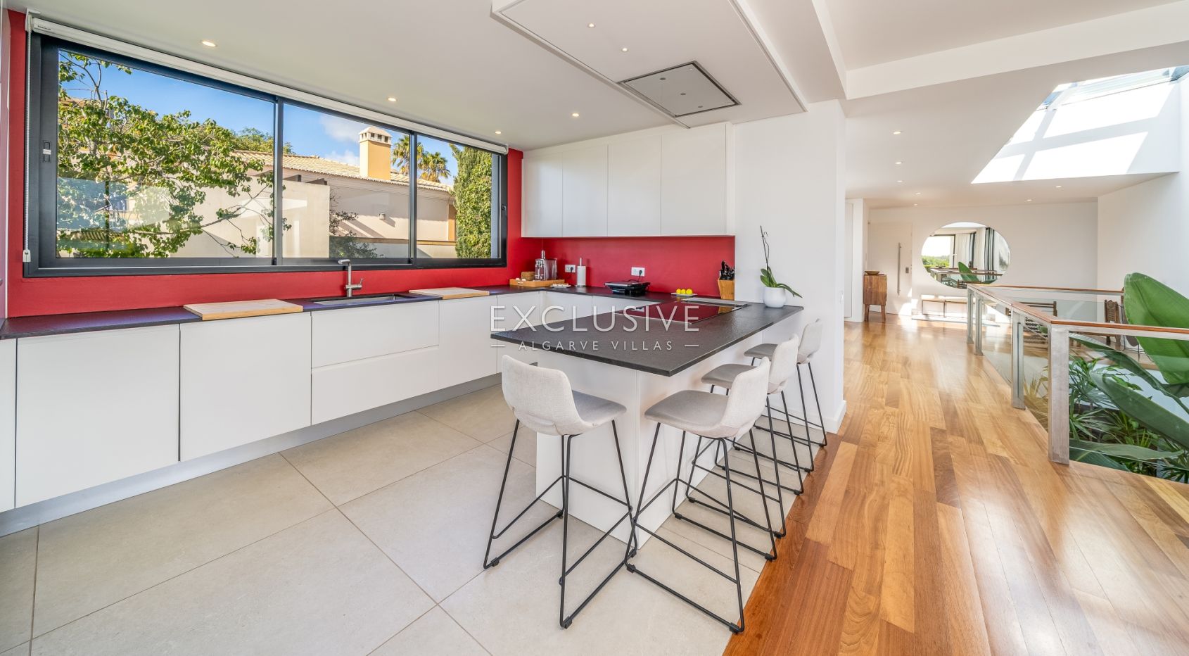 Elegant Villa with Exceptional Views & Direct Palmares Golf Access, Algarve