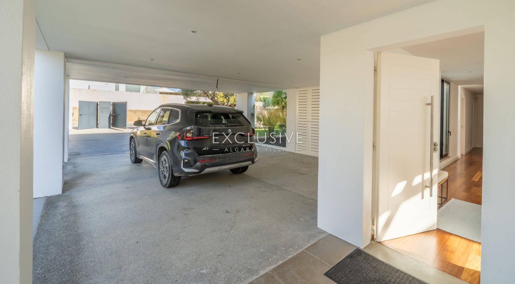 Elegant Villa with Exceptional Views & Direct Palmares Golf Access, Algarve