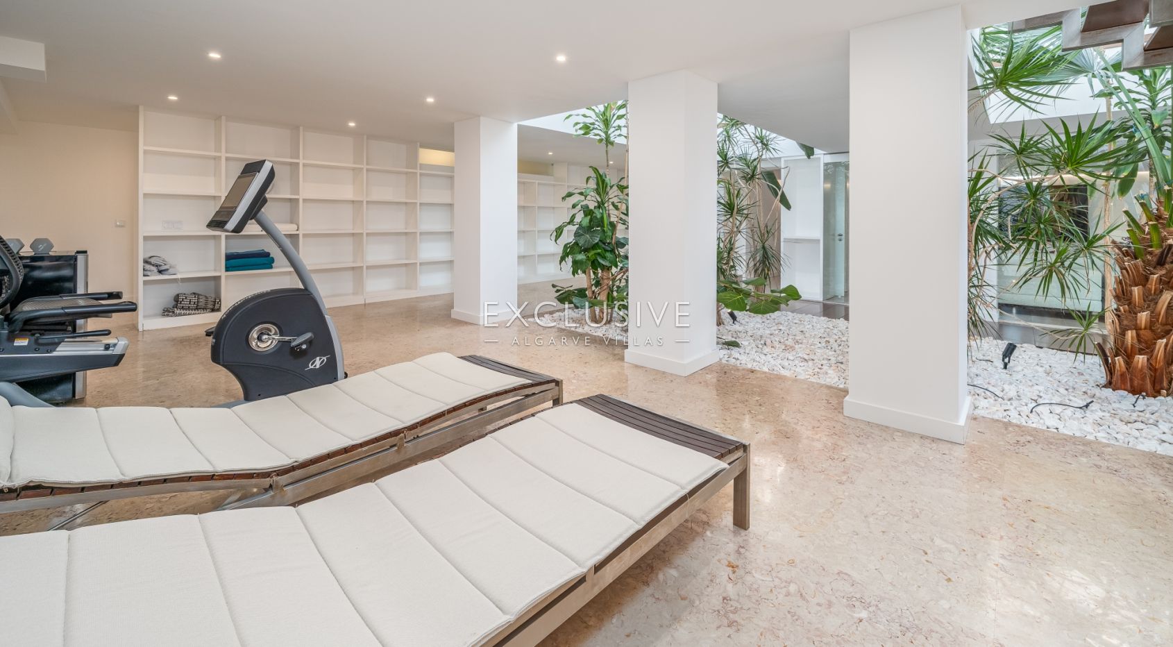 Elegant Villa with Exceptional Views & Direct Palmares Golf Access, Algarve