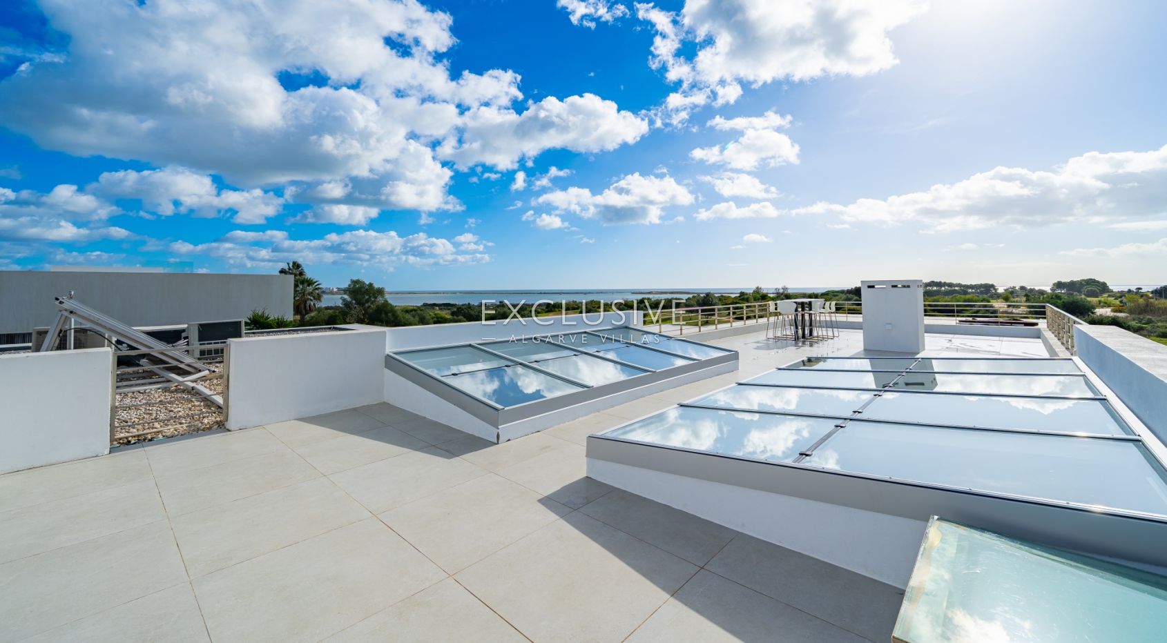 Elegant Villa with Exceptional Views & Direct Palmares Golf Access, Algarve