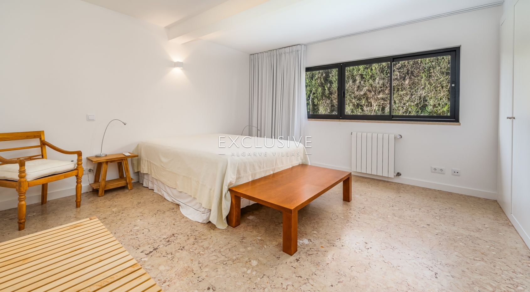 Elegant Villa with Exceptional Views & Direct Palmares Golf Access, Algarve