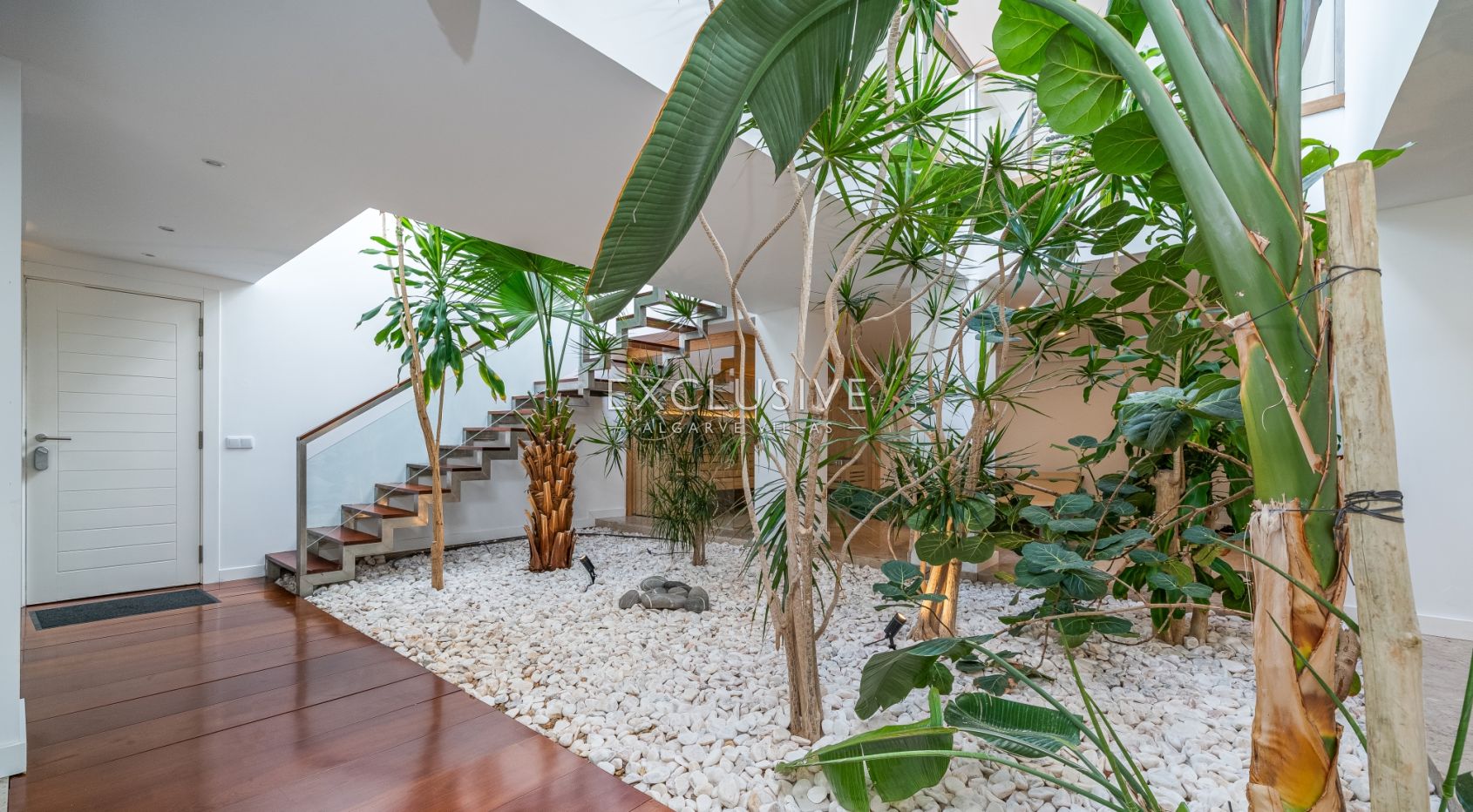 Elegant Villa with Exceptional Views & Direct Palmares Golf Access, Algarve