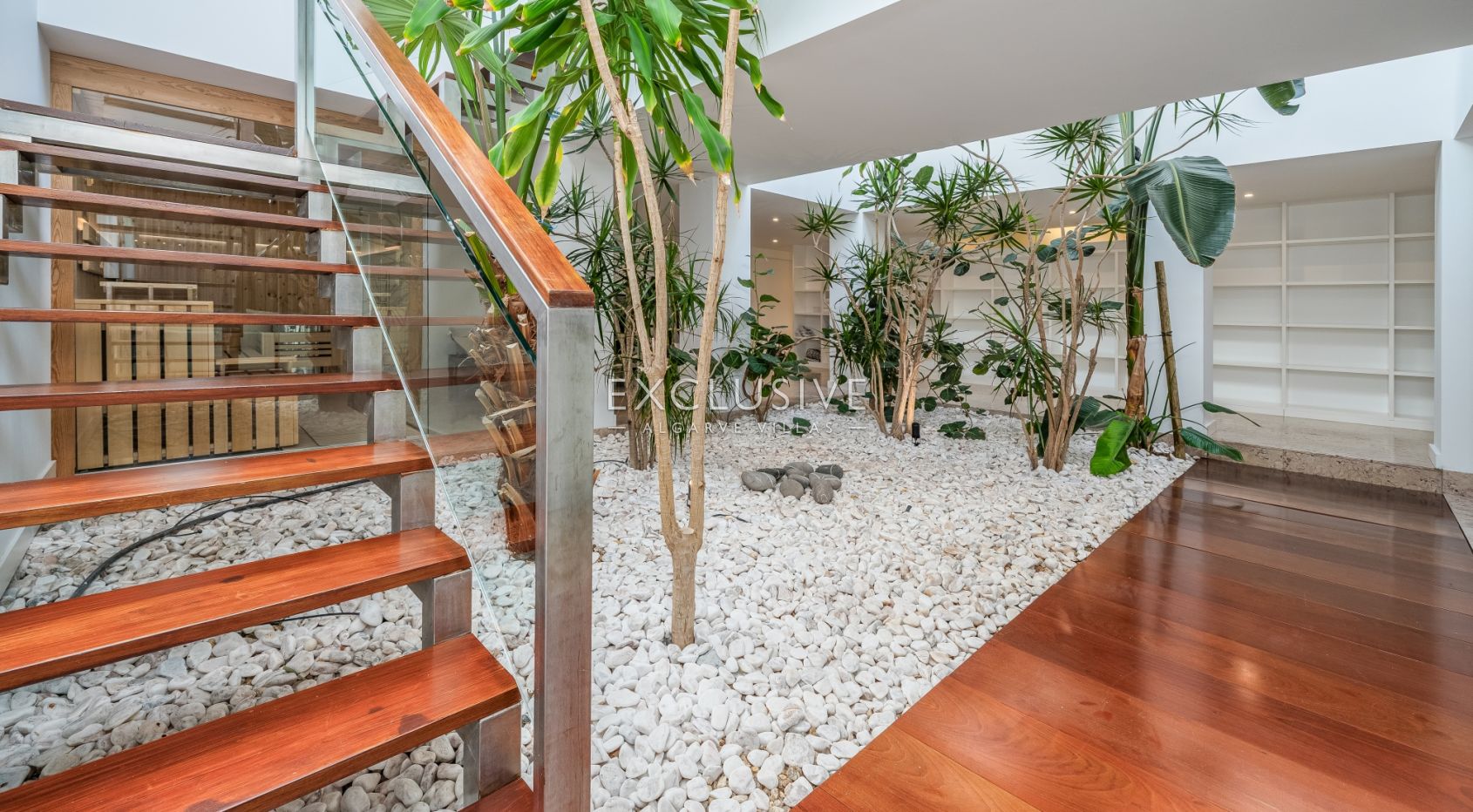 Elegant Villa with Exceptional Views & Direct Palmares Golf Access, Algarve