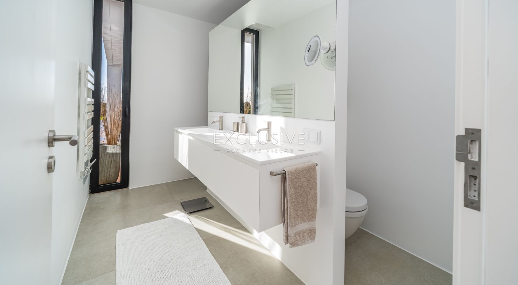 Elegant Villa with Exceptional Views & Direct Palmares Golf Access, Algarve