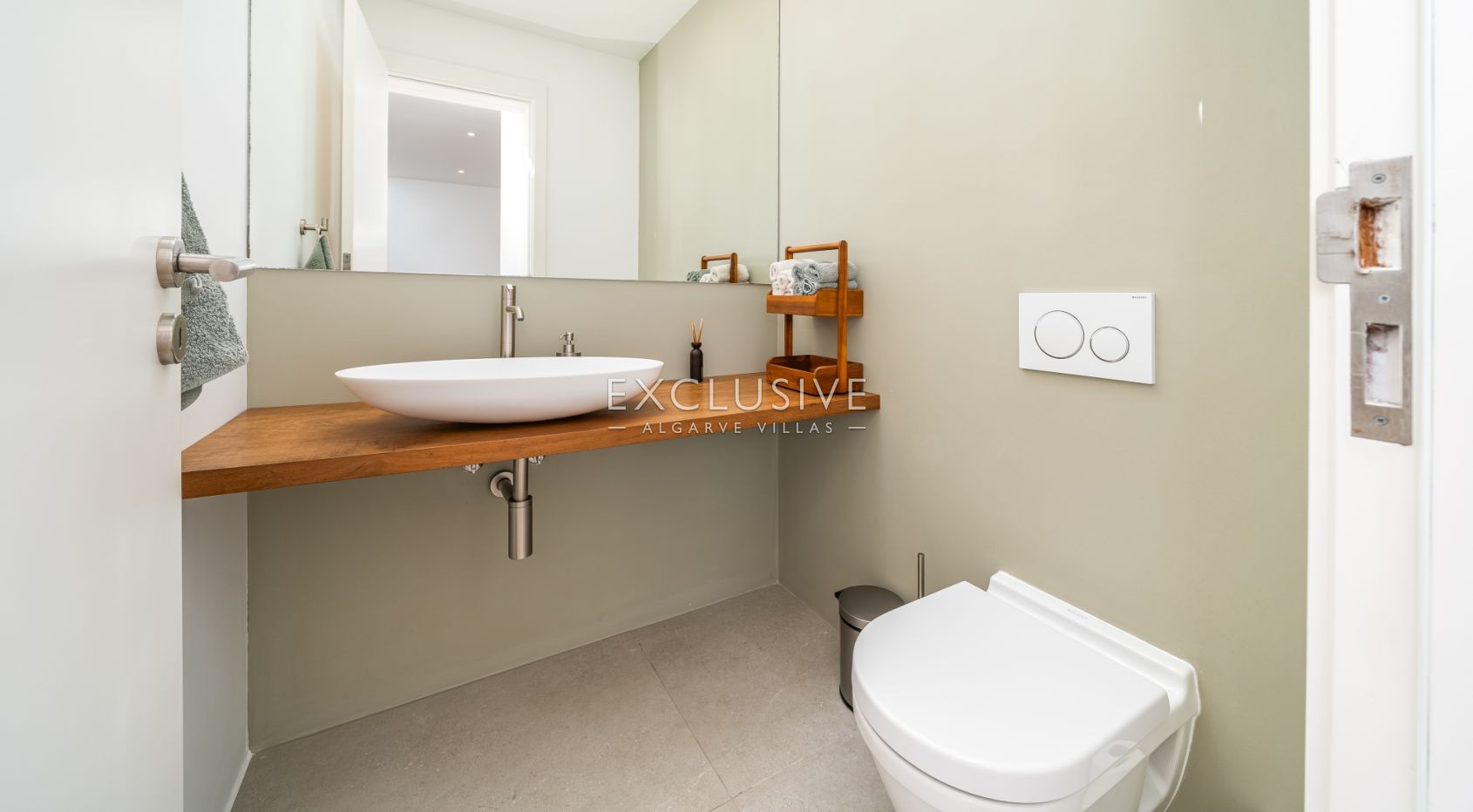 Elegant Villa with Exceptional Views & Direct Palmares Golf Access, Algarve