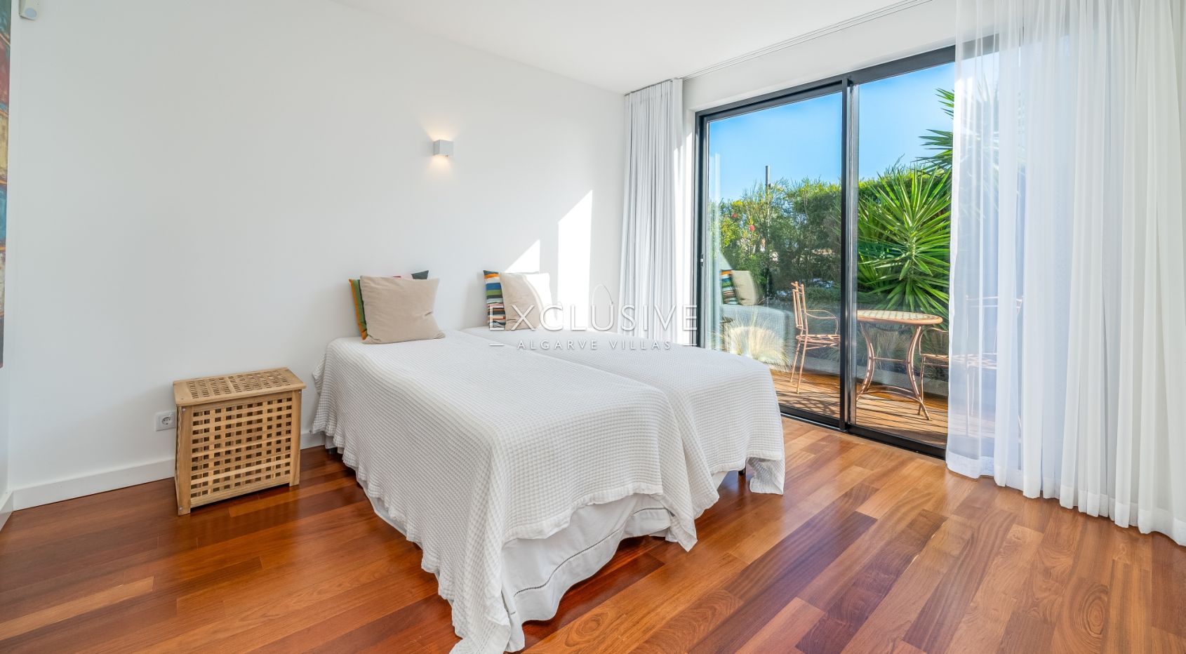 Elegant Villa with Exceptional Views & Direct Palmares Golf Access, Algarve