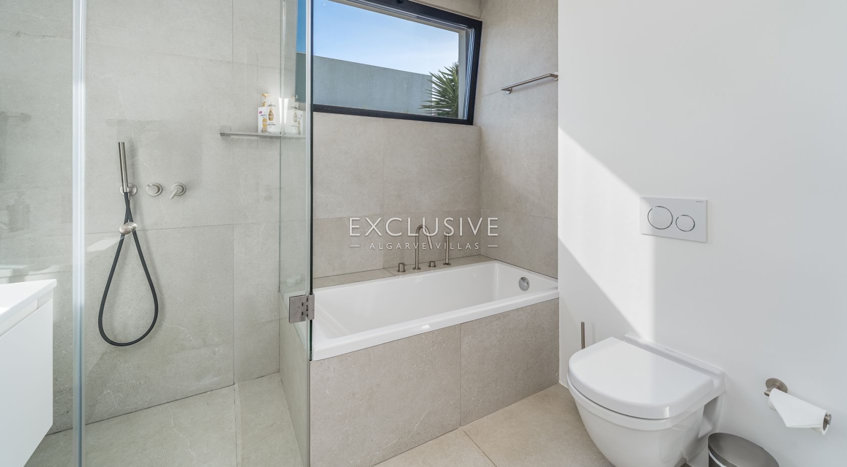 Elegant Villa with Exceptional Views & Direct Palmares Golf Access, Algarve