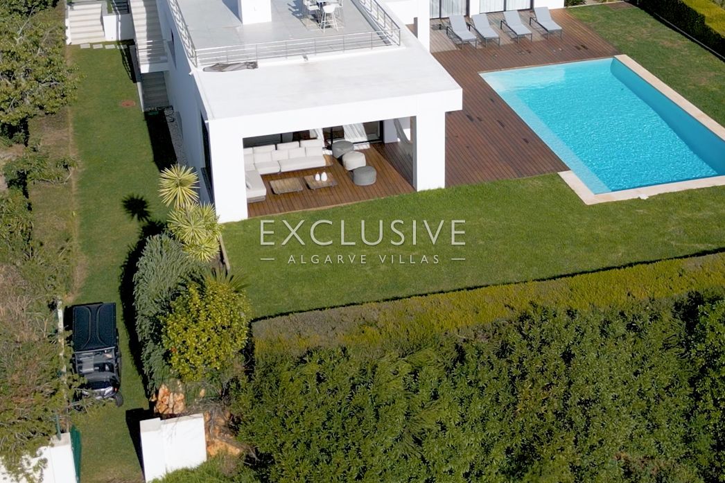 Elegant Villa with Exceptional Views & Direct Palmares Golf Access, Algarve
