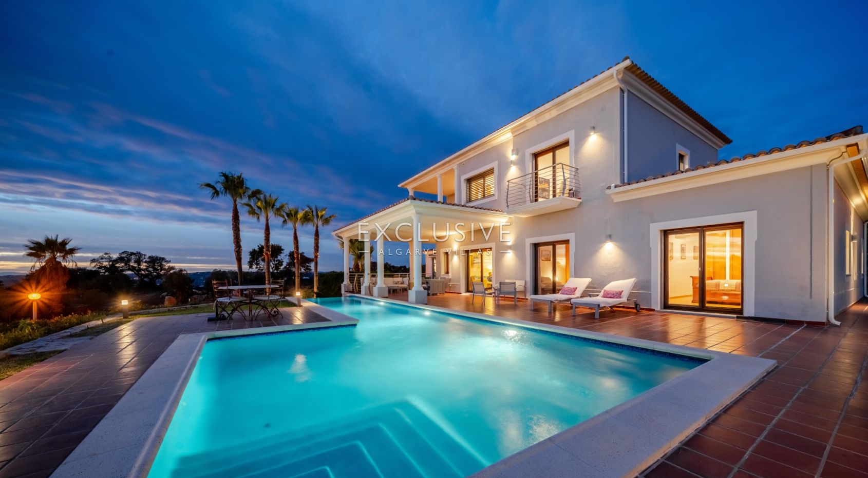 Luxury 5 bedroom villa with sea views near Santa Barbara de Nexe