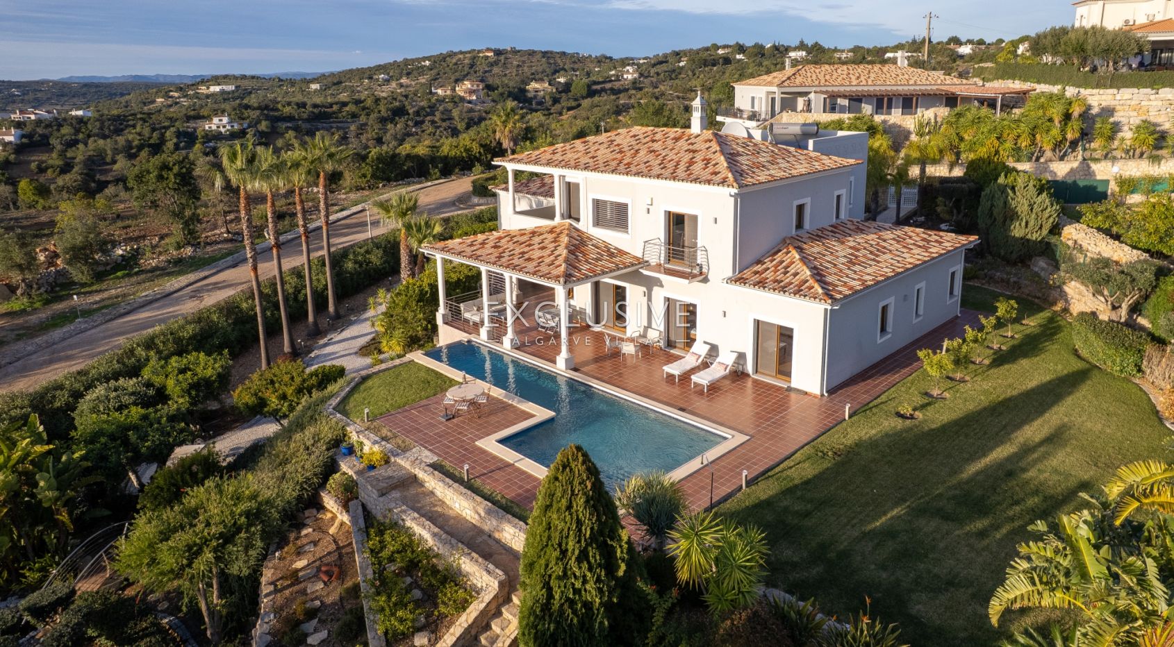Luxury 5 bedroom villa with sea views near Santa Barbara de Nexe