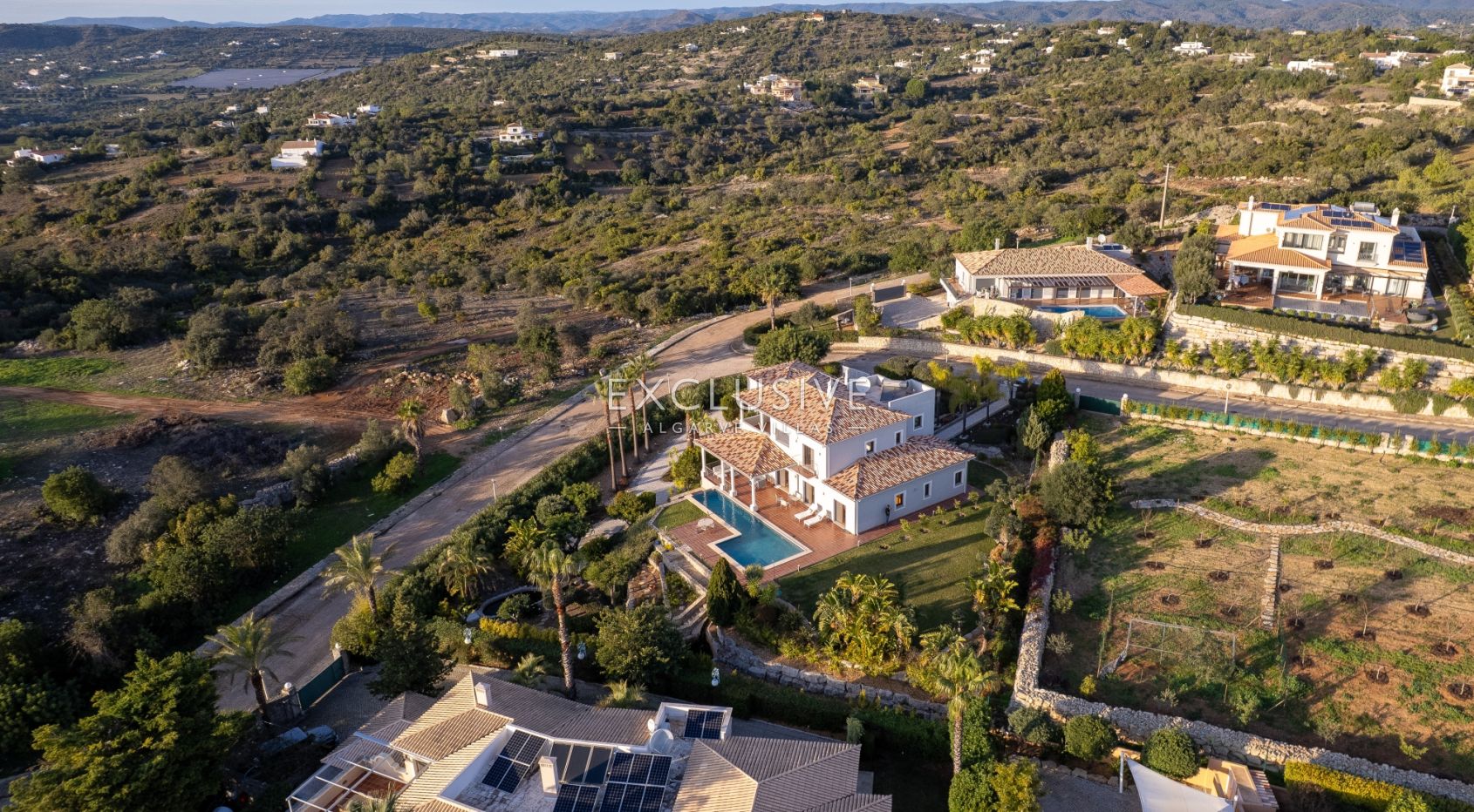 Luxury 5 bedroom villa with sea views near Santa Barbara de Nexe