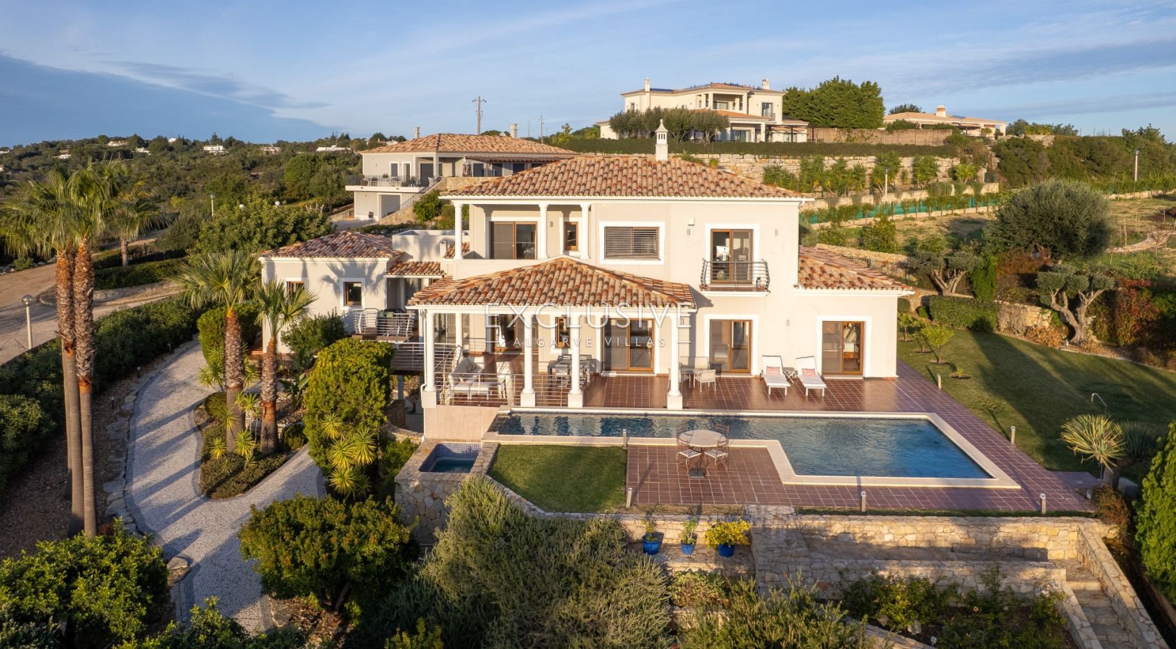 Luxury 5 bedroom villa with sea views near Santa Barbara de Nexe
