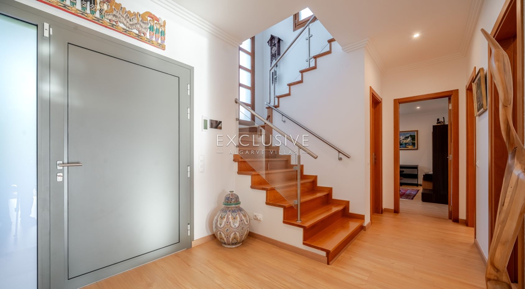 Luxury 5 bedroom villa with sea views near Santa Barbara de Nexe
