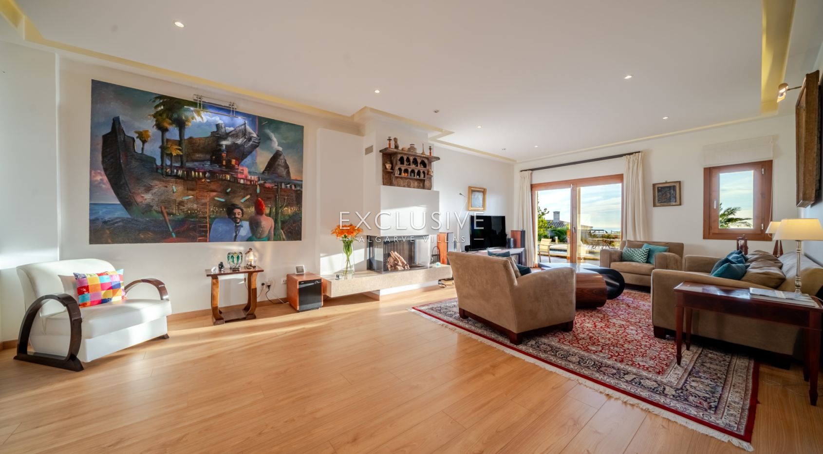 Luxury 5 bedroom villa with sea views near Santa Barbara de Nexe