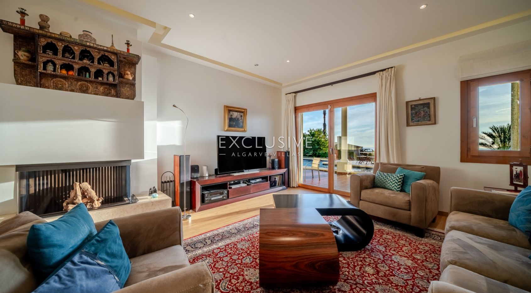Luxury 5 bedroom villa with sea views near Santa Barbara de Nexe