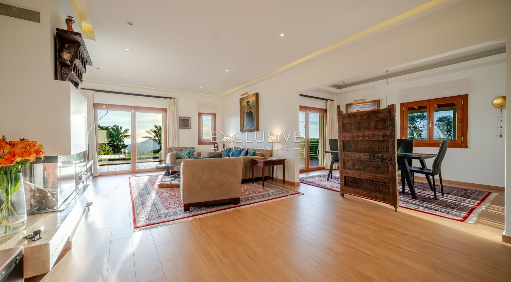 Luxury 5 bedroom villa with sea views near Santa Barbara de Nexe