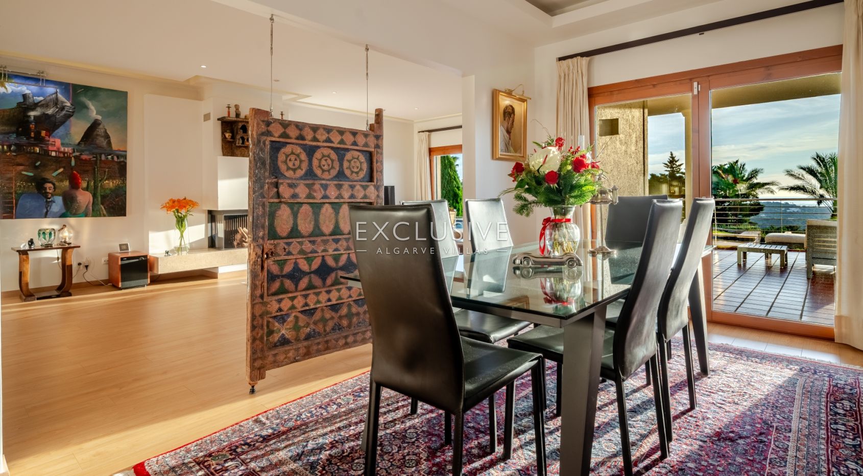 Luxury 5 bedroom villa with sea views near Santa Barbara de Nexe
