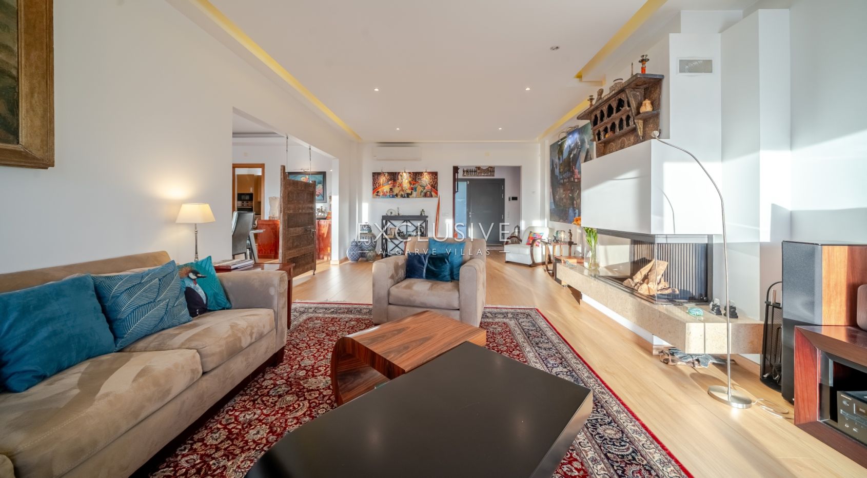 Luxury 5 bedroom villa with sea views near Santa Barbara de Nexe