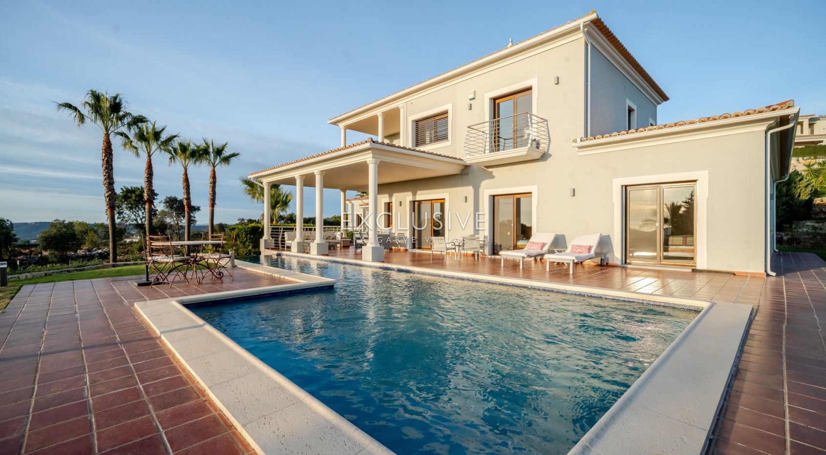 Luxury 5 bedroom villa with sea views near Santa Barbara de Nexe
