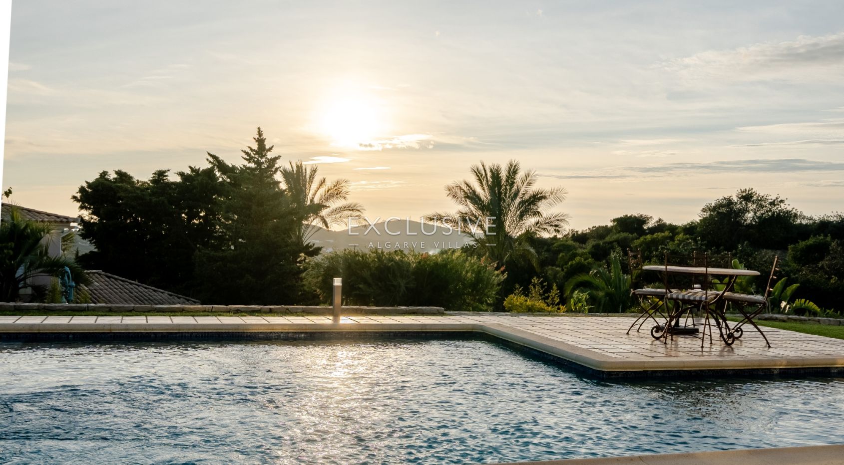 Luxury 5 bedroom villa with sea views near Santa Barbara de Nexe