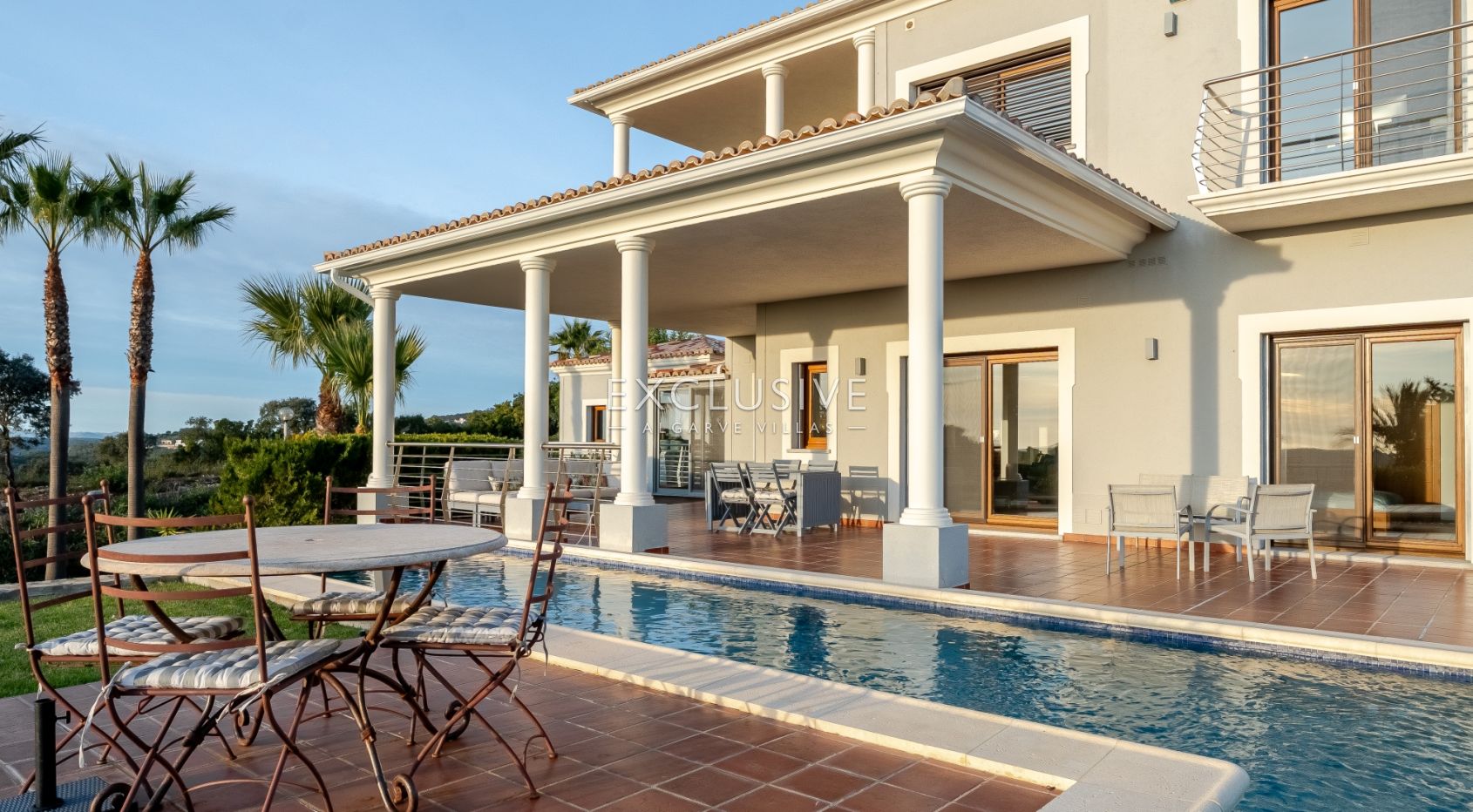 Luxury 5 bedroom villa with sea views near Santa Barbara de Nexe