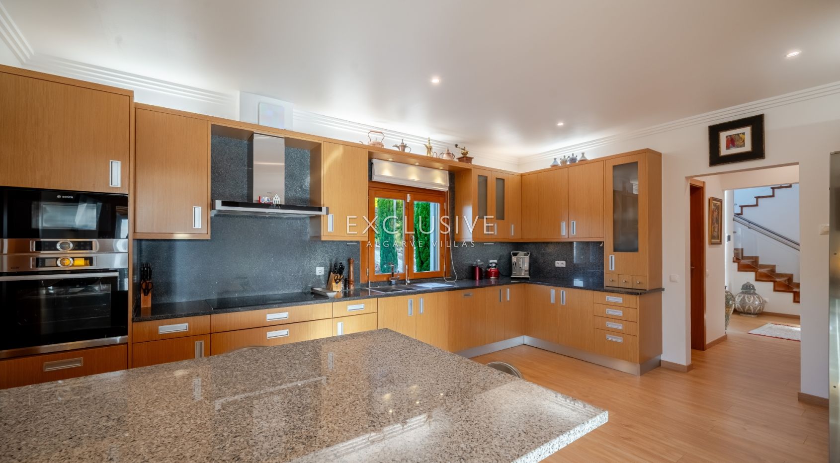 Luxury 5 bedroom villa with sea views near Santa Barbara de Nexe