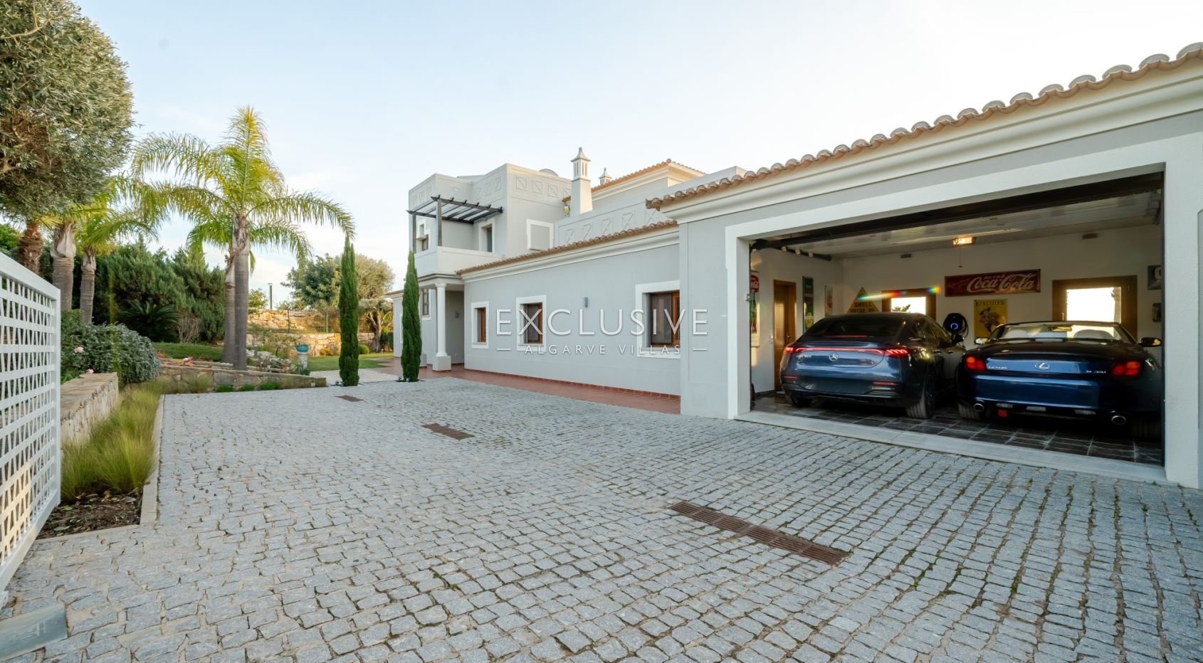 Luxury 5 bedroom villa with sea views near Santa Barbara de Nexe