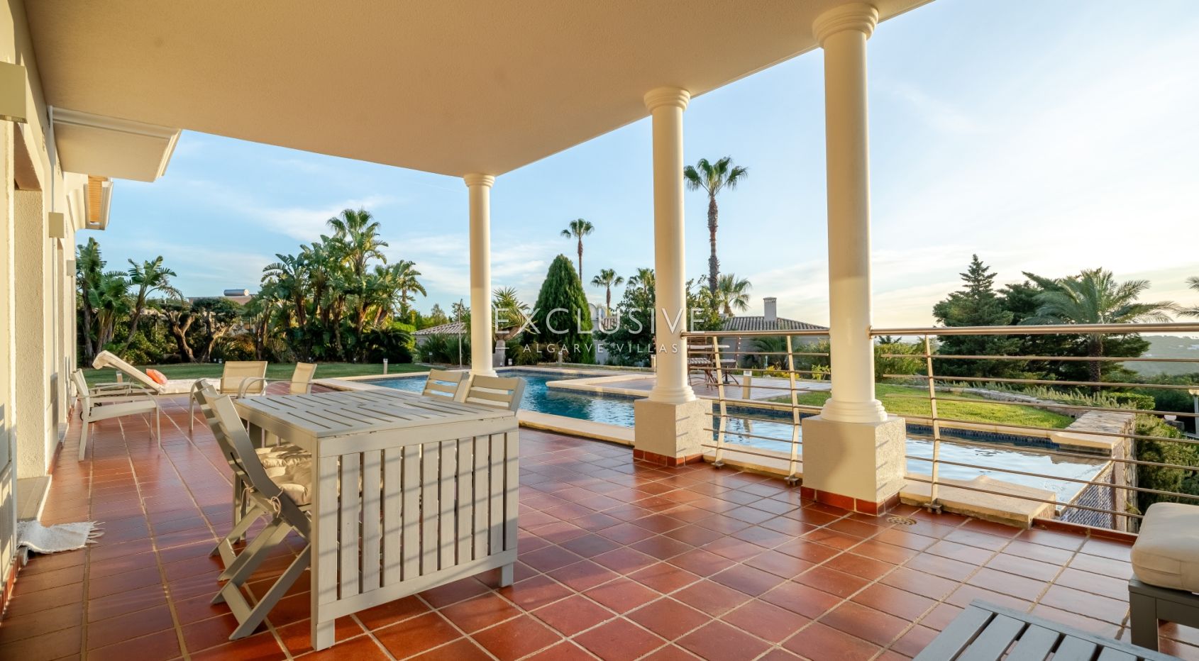 Luxury 5 bedroom villa with sea views near Santa Barbara de Nexe