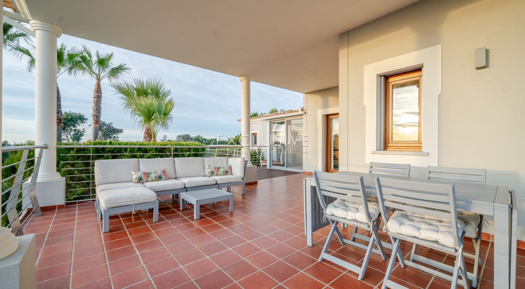 Luxury 5 bedroom villa with sea views near Santa Barbara de Nexe
