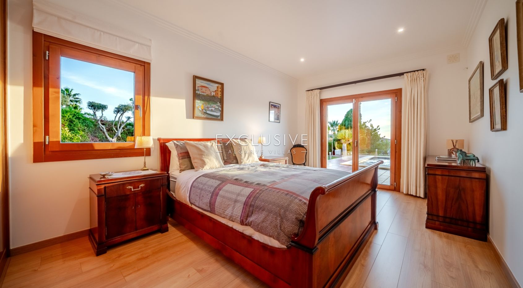 Luxury 5 bedroom villa with sea views near Santa Barbara de Nexe