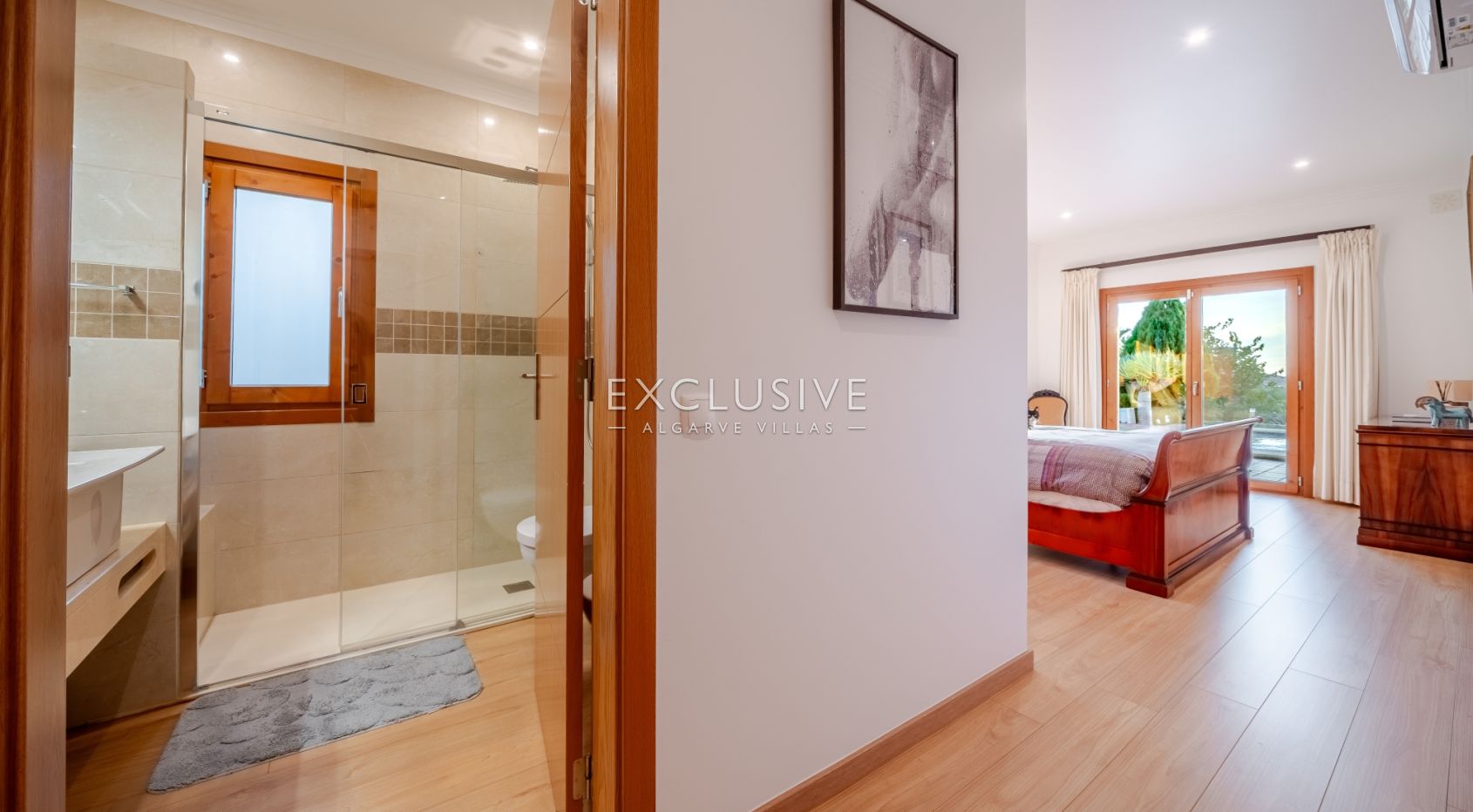 Luxury 5 bedroom villa with sea views near Santa Barbara de Nexe