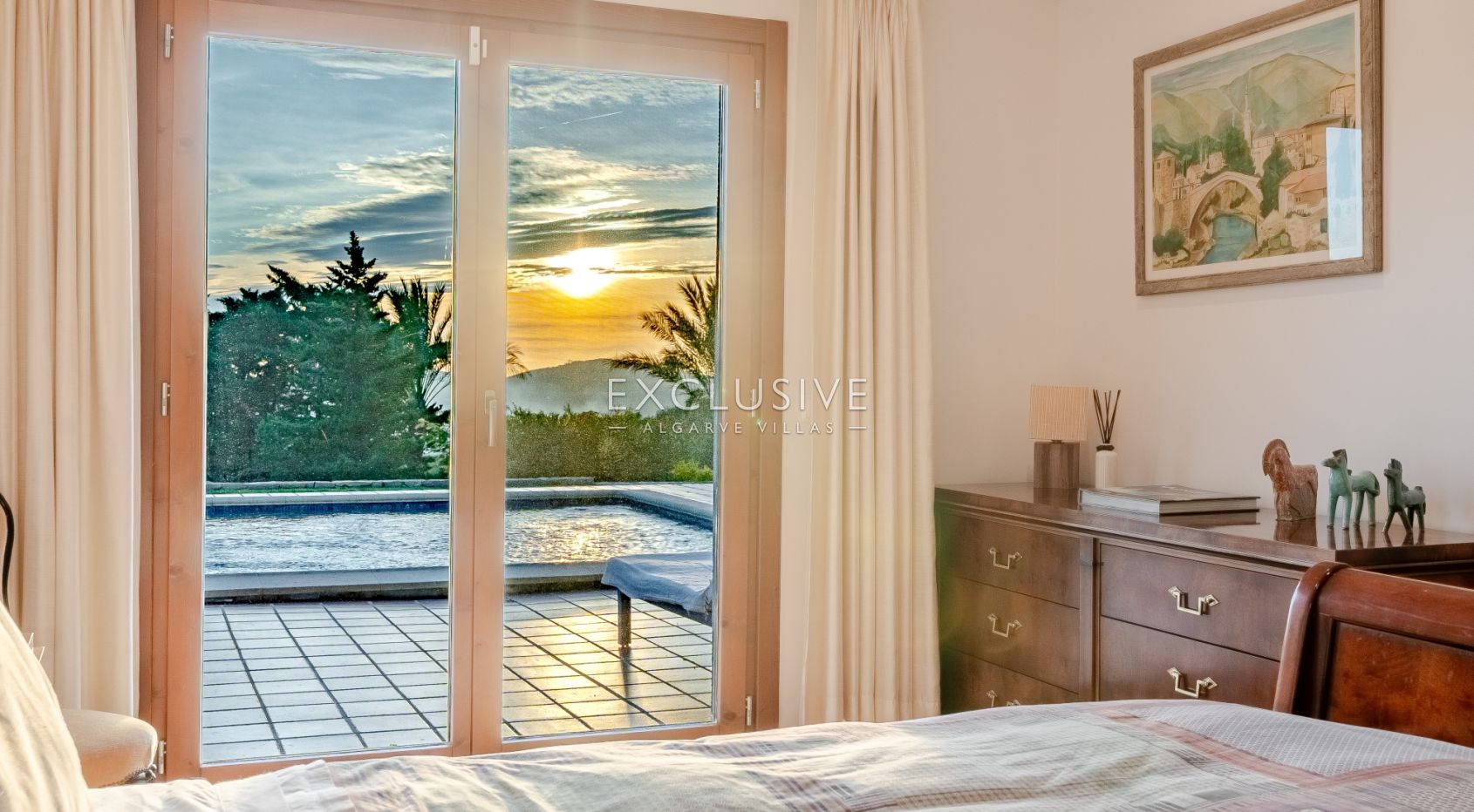 Luxury 5 bedroom villa with sea views near Santa Barbara de Nexe
