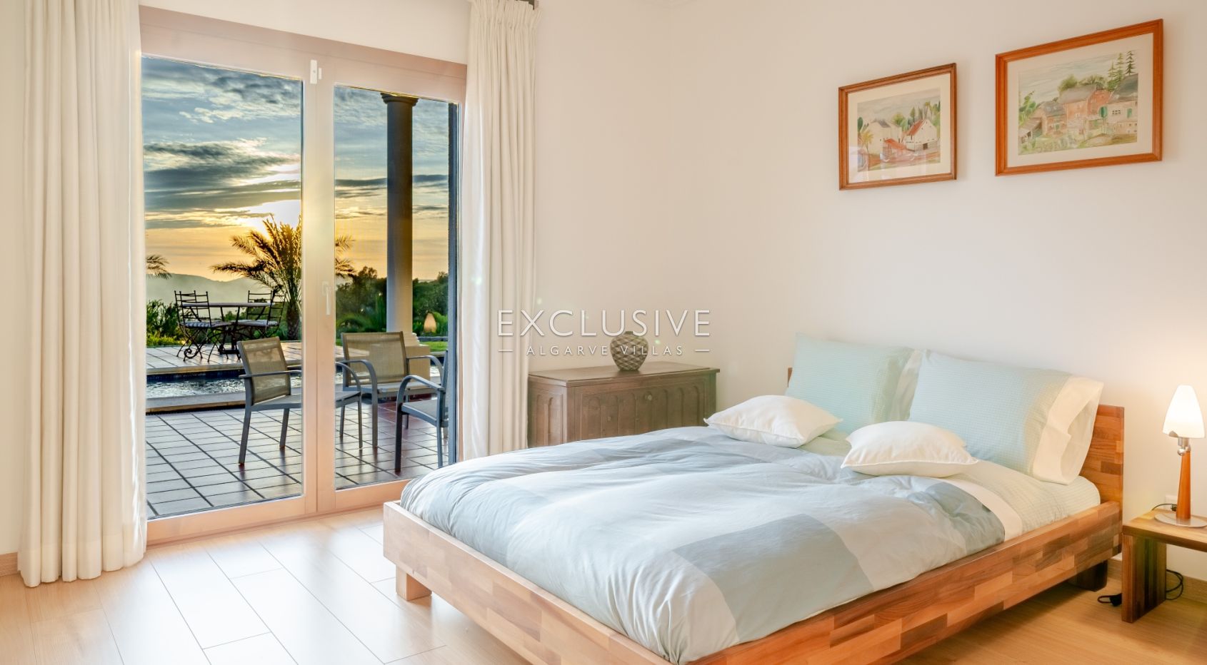 Luxury 5 bedroom villa with sea views near Santa Barbara de Nexe