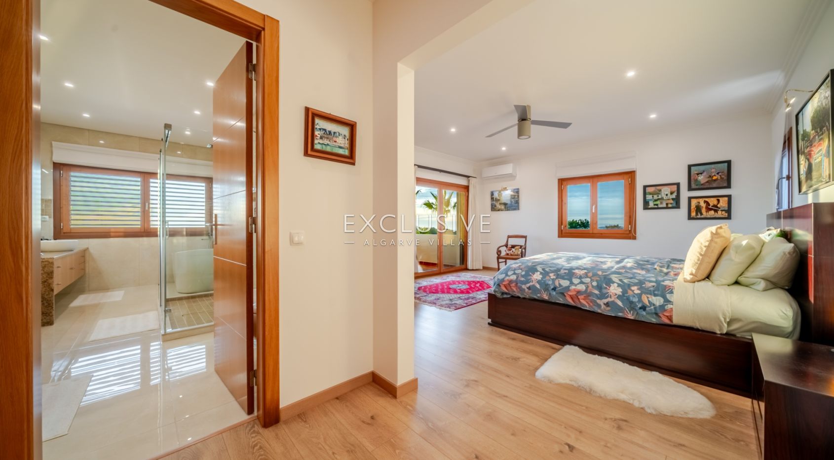 Luxury 5 bedroom villa with sea views near Santa Barbara de Nexe