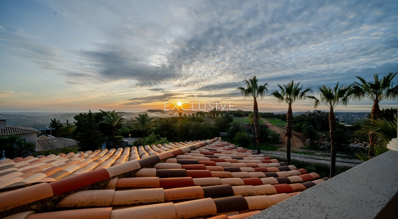 Luxury 5 bedroom villa with sea views near Santa Barbara de Nexe