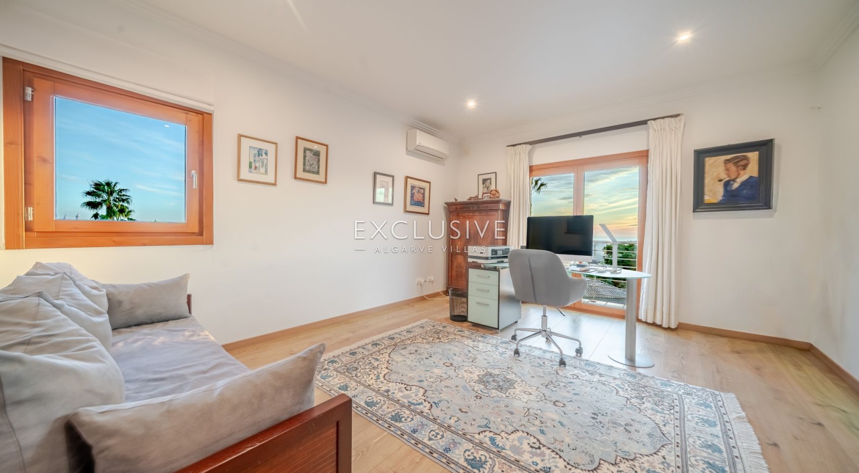 Luxury 5 bedroom villa with sea views near Santa Barbara de Nexe