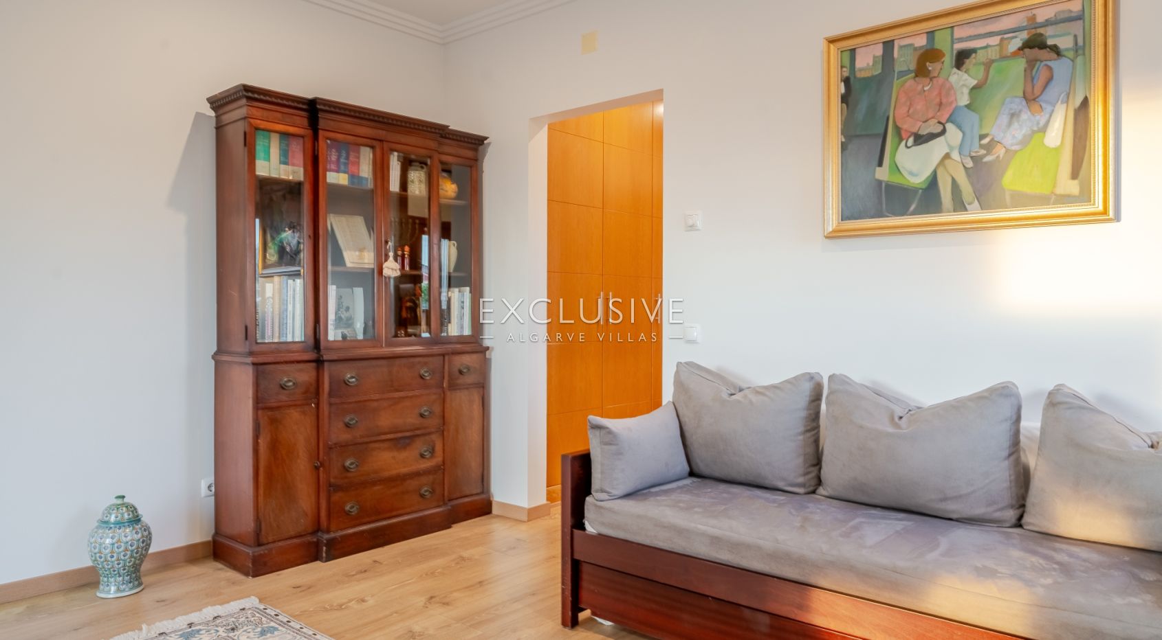 Luxury 5 bedroom villa with sea views near Santa Barbara de Nexe