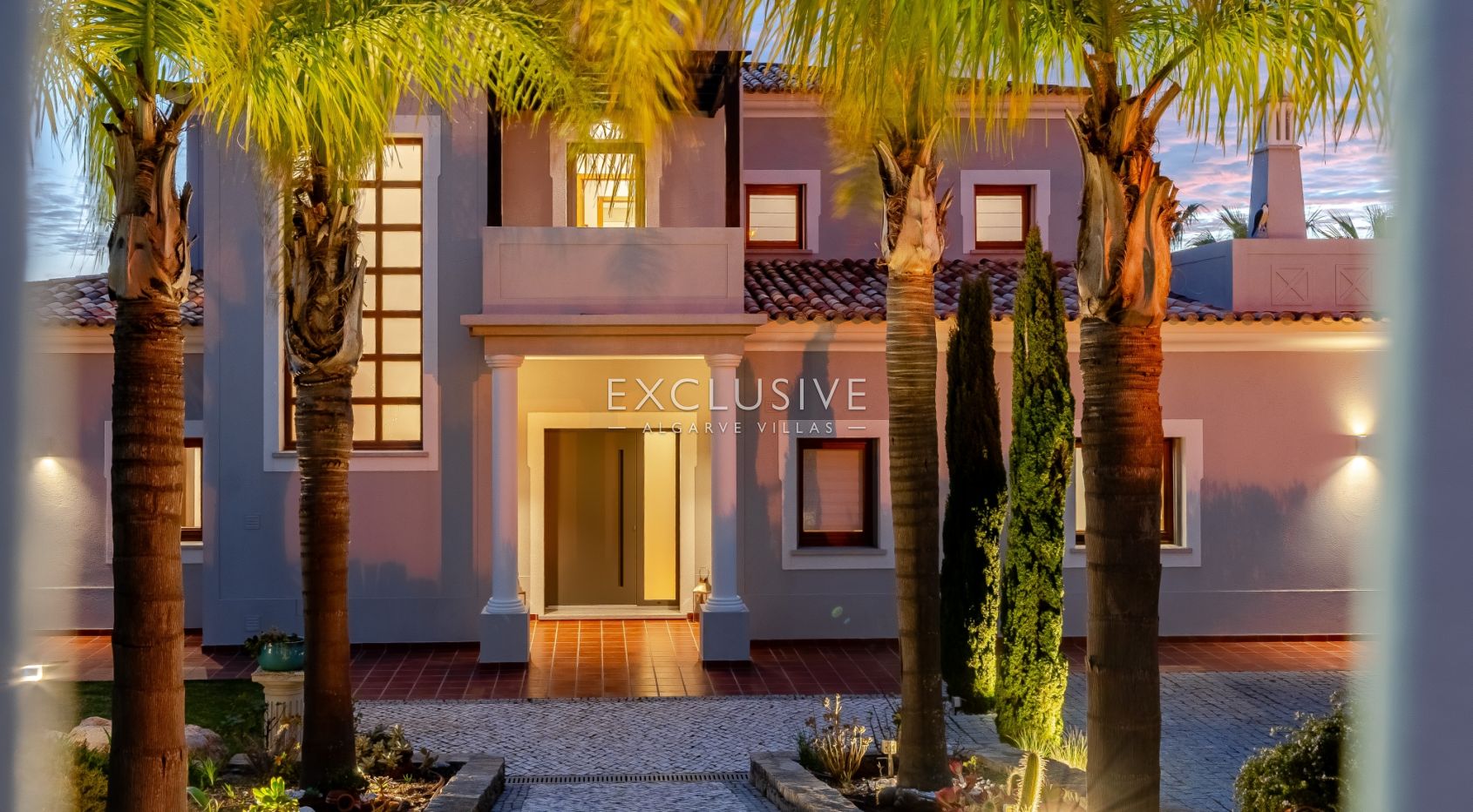 Luxury 5 bedroom villa with sea views near Santa Barbara de Nexe