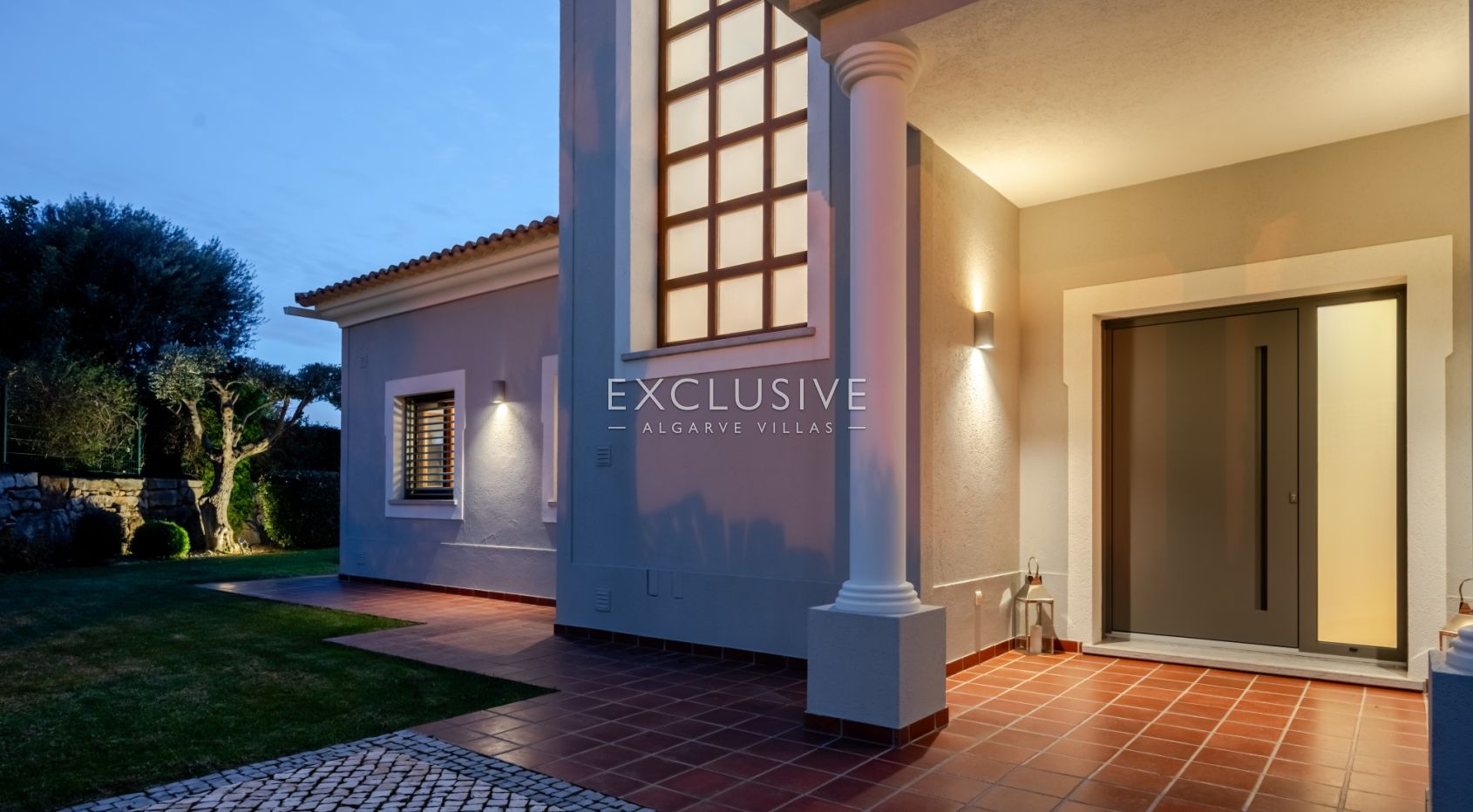Luxury 5 bedroom villa with sea views near Santa Barbara de Nexe