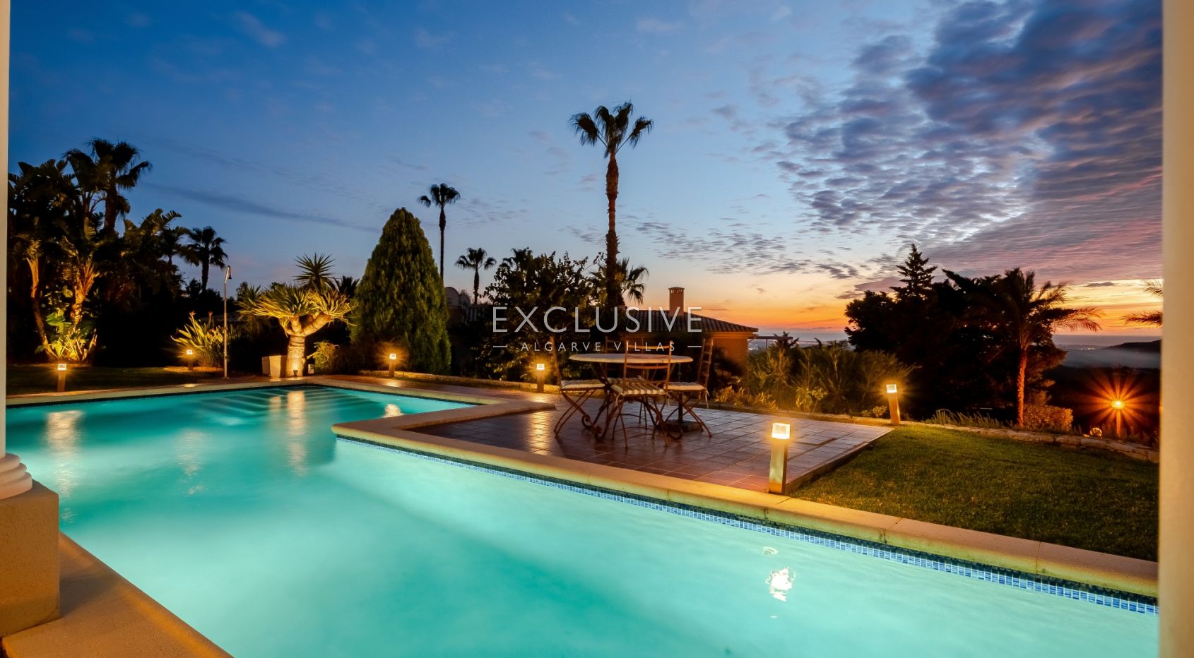 Luxury 5 bedroom villa with sea views near Santa Barbara de Nexe