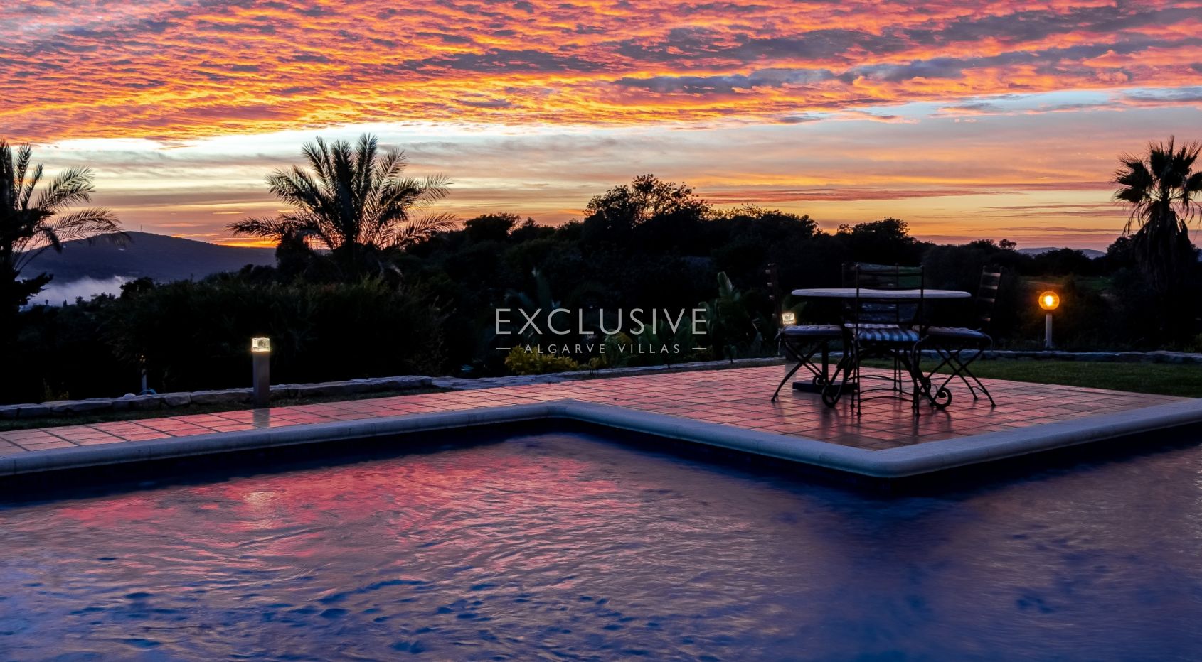 Luxury 5 bedroom villa with sea views near Santa Barbara de Nexe