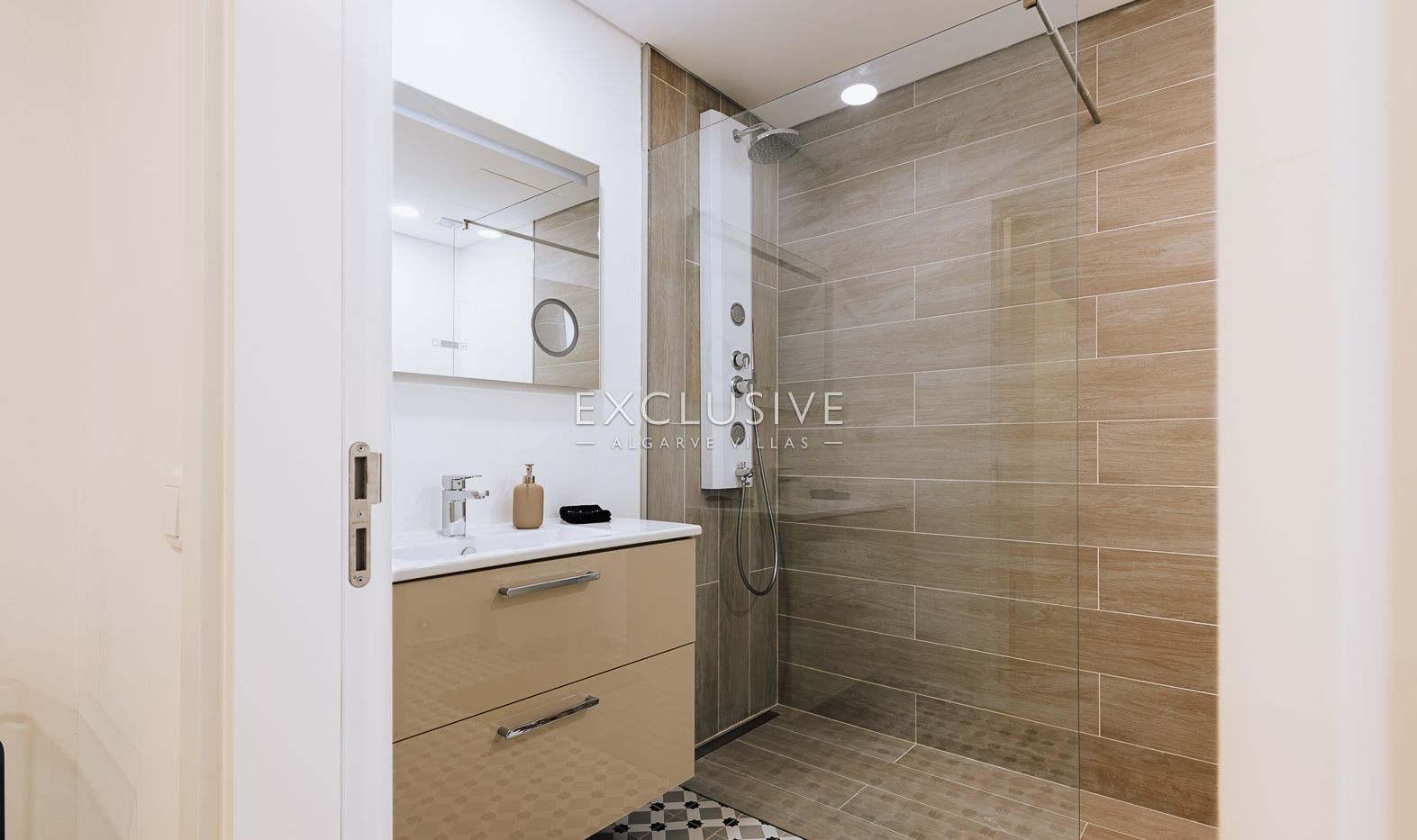 Buy a Modern Two Bedroom Apartment in Central Faro, Algarve