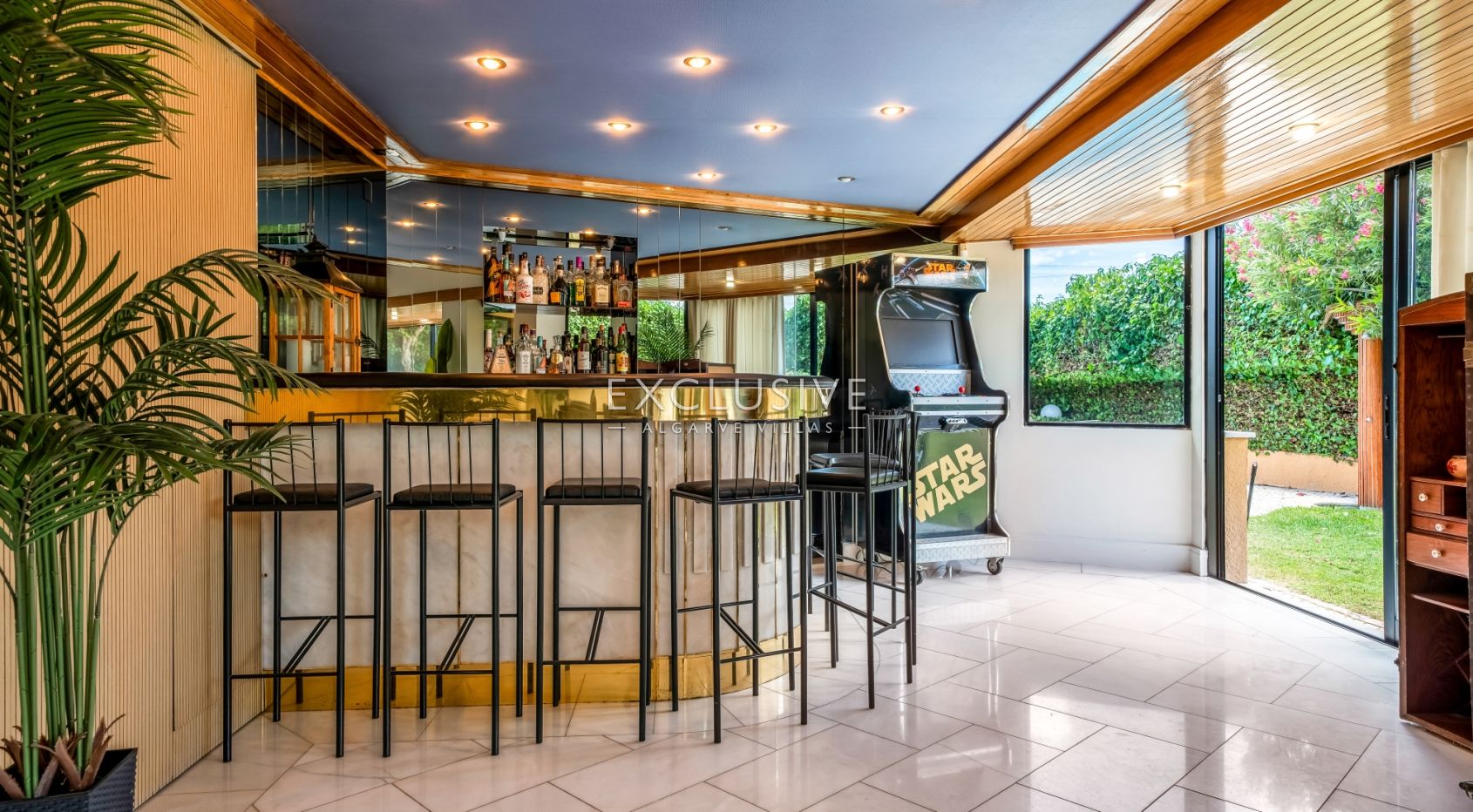 Buy a Landmark 6+2 Bedroom Residence in Albufeira