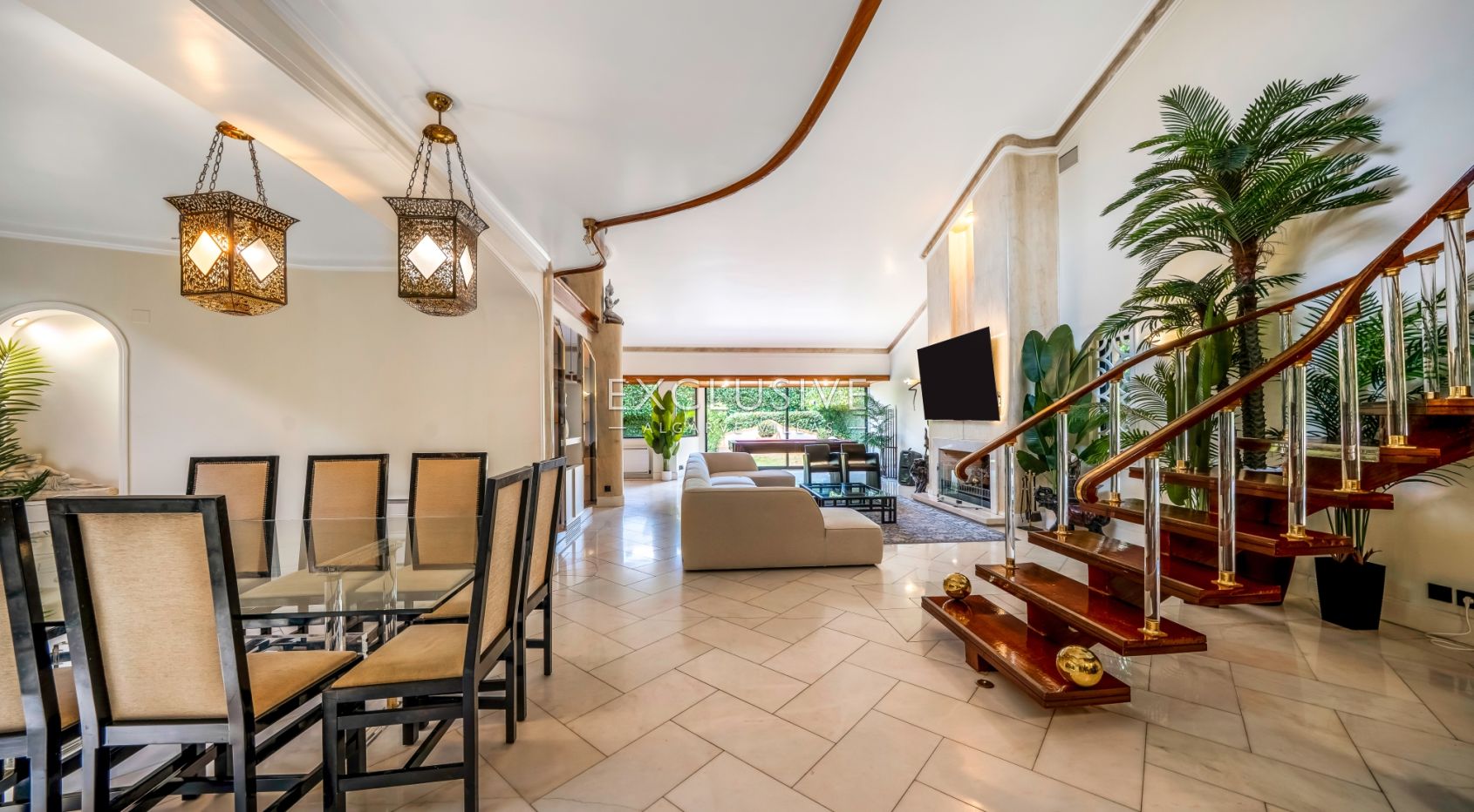 Buy a Landmark 6+2 Bedroom Residence in Albufeira