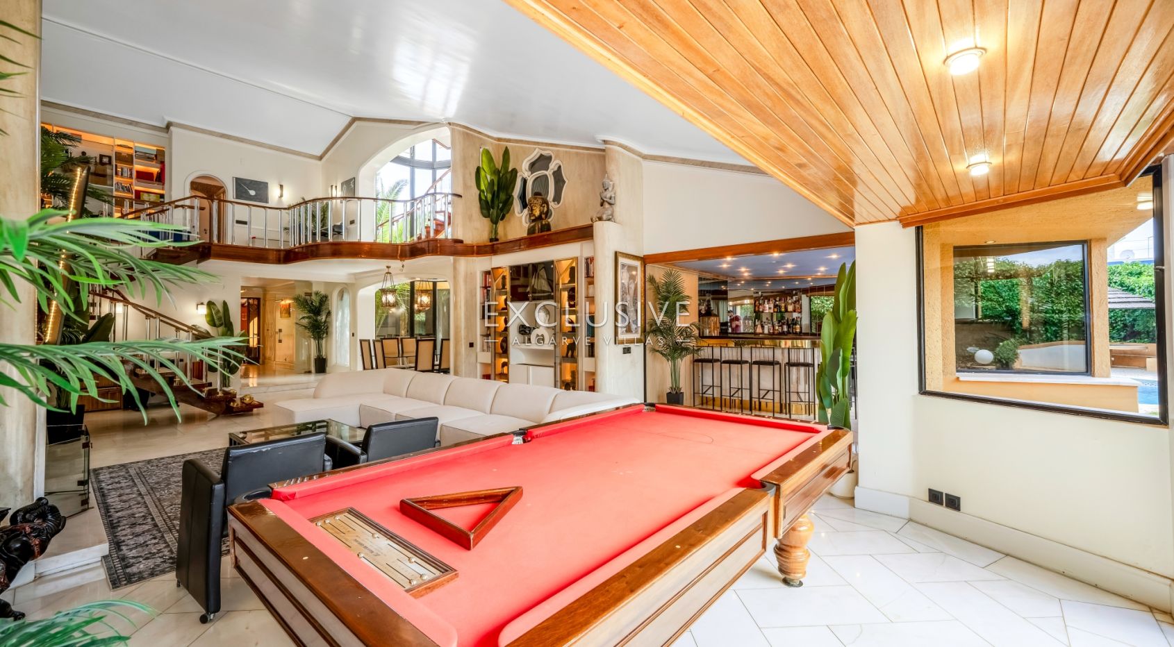 Buy a Landmark 6+2 Bedroom Residence in Albufeira