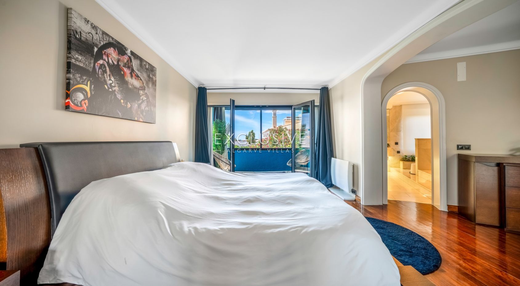 Buy a Landmark 6+2 Bedroom Residence in Albufeira