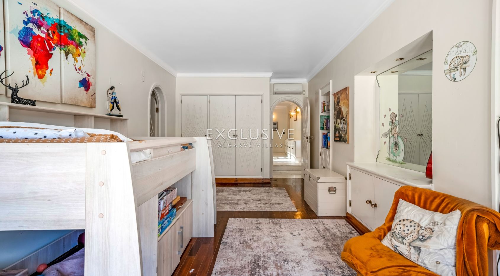 Buy a Landmark 6+2 Bedroom Residence in Albufeira