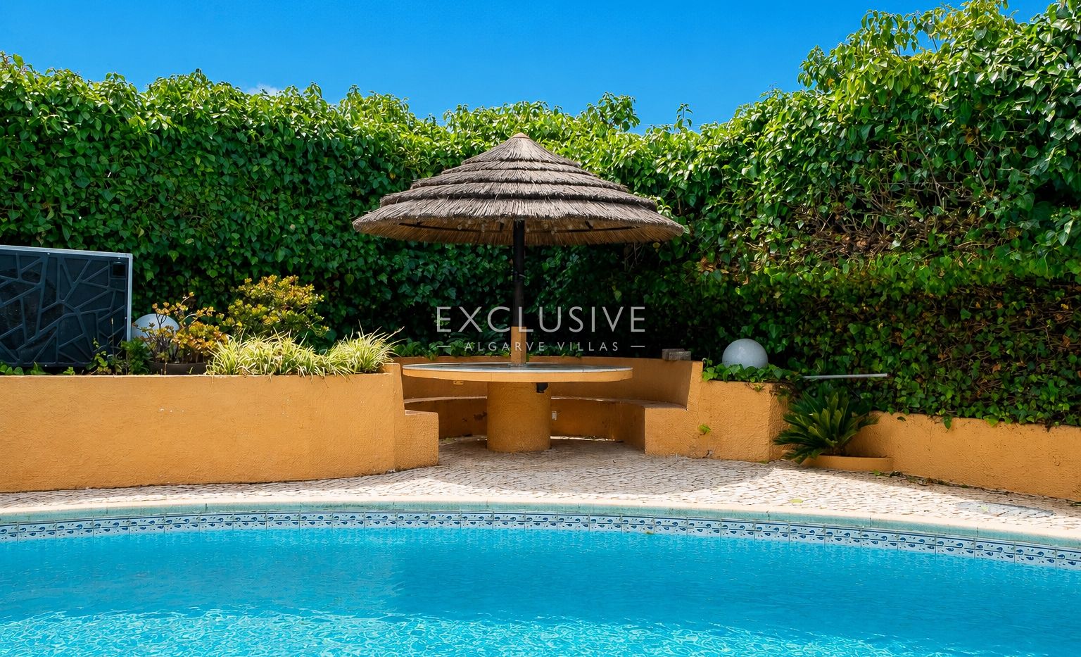 Buy a Landmark 6+2 Bedroom Residence in Albufeira