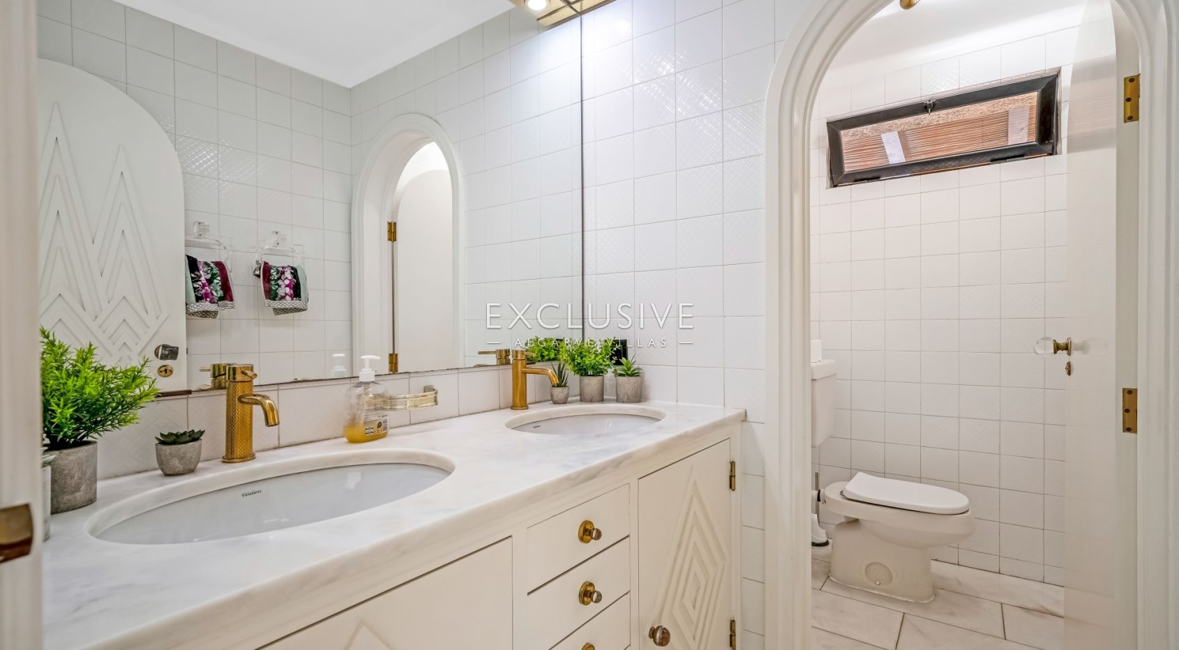 Buy a Landmark 6+2 Bedroom Residence in Albufeira
