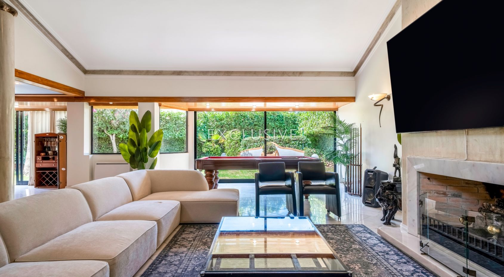 Buy a Landmark 6+2 Bedroom Residence in Albufeira